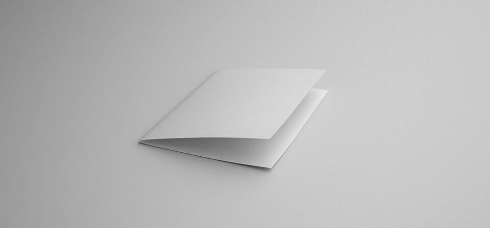 Bildsprache – Was ist das? Ein gefaltetes Blatt liegt auf grauem Grund. In der Serie an Bildern dieses Artikels zeigt es die verschiedenen Nutzungen von Papier